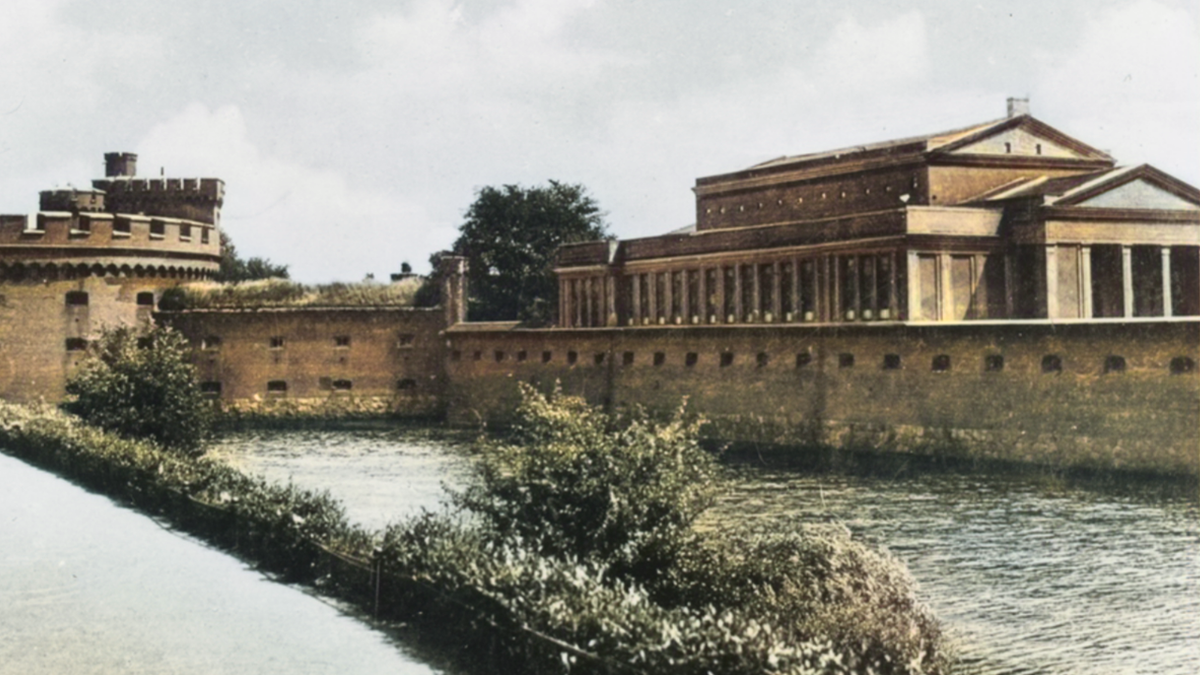 Башня Врангеля и Зал искусств.