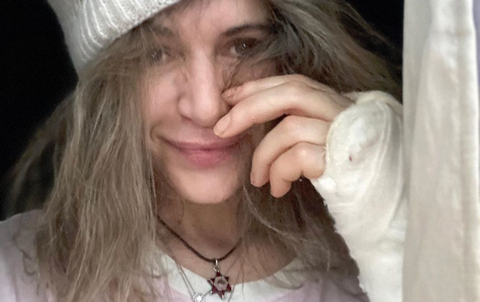 Невестка свекр азия. Счастливые отношения с взрослыми детьми. Невестка фильм 2003. Невестка свекр азия. Корея невестка.