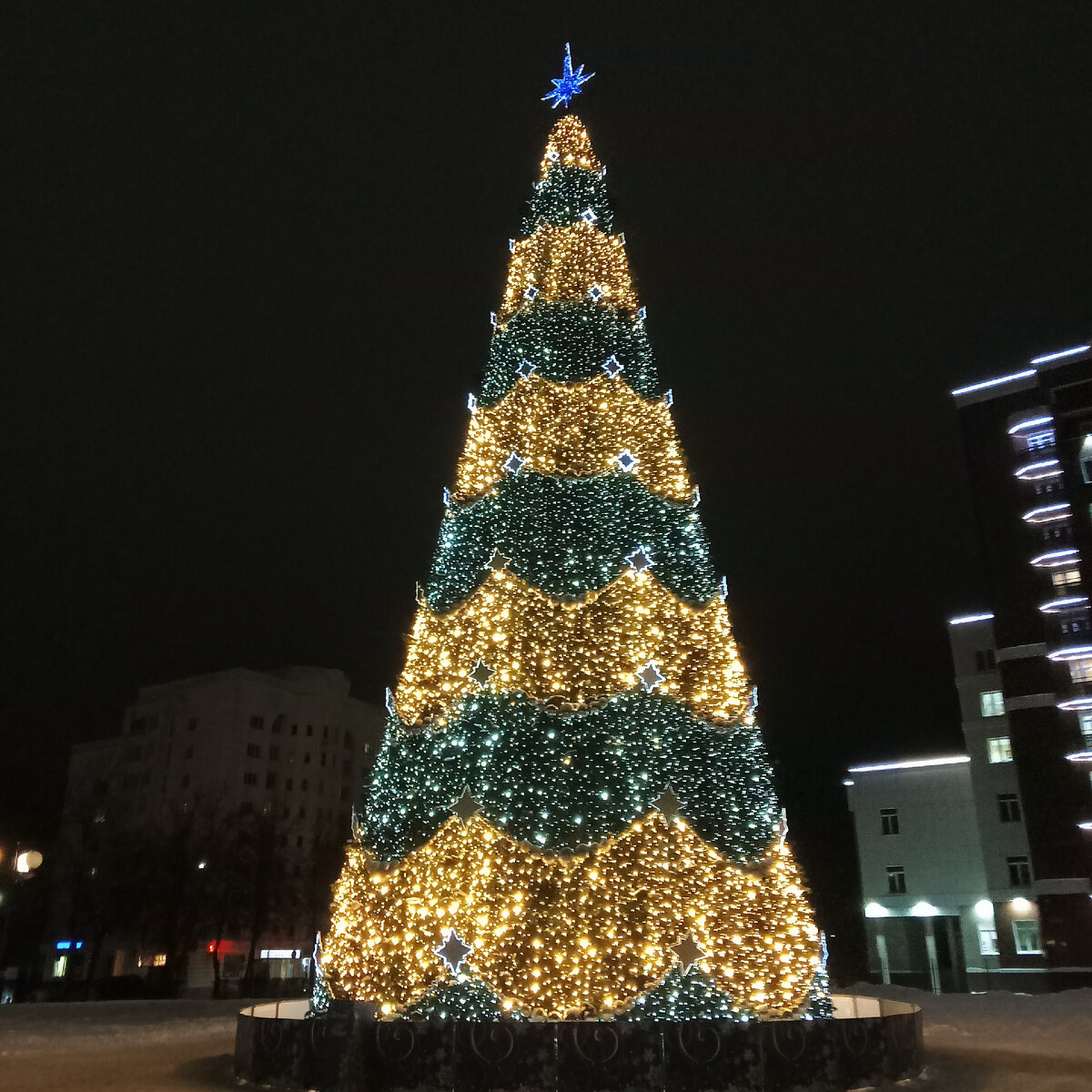 Немного ночного зимнего города Владимира ❄️❄️❄️, на площади Победы, фото автора 