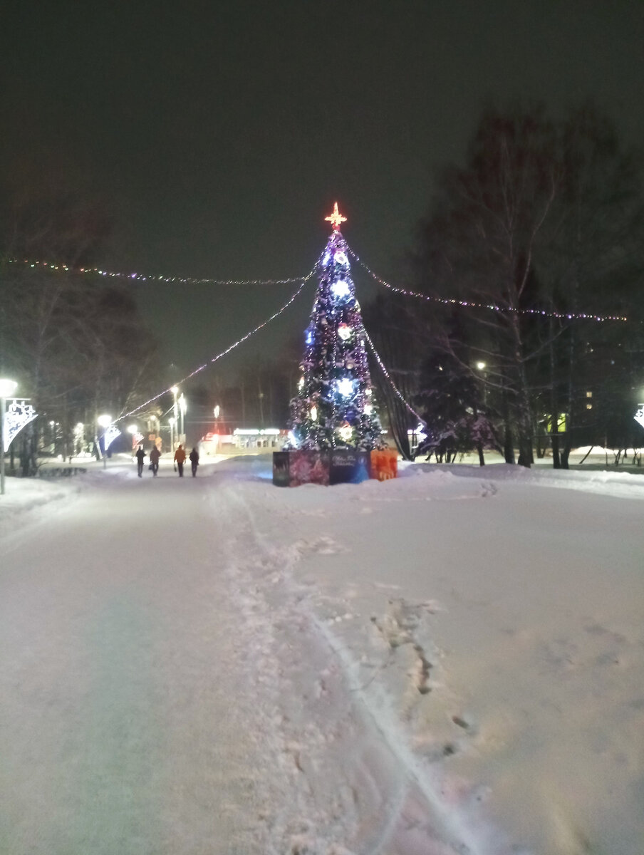 Ёлка у работы