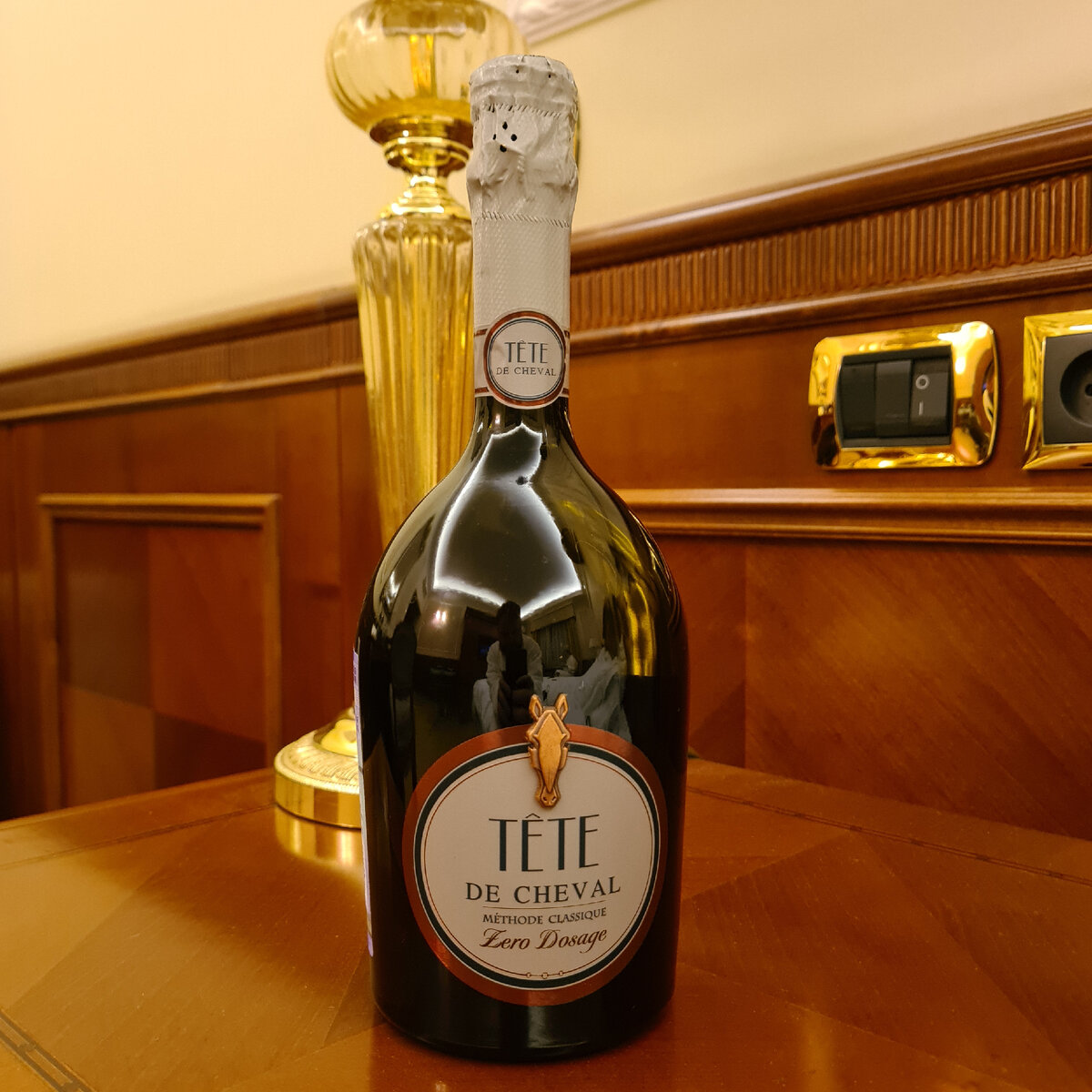 Игристое вино экстра брют "Tête de Cheval Zero Dosage" 2017 от ООО "Поместье Голубицкое"