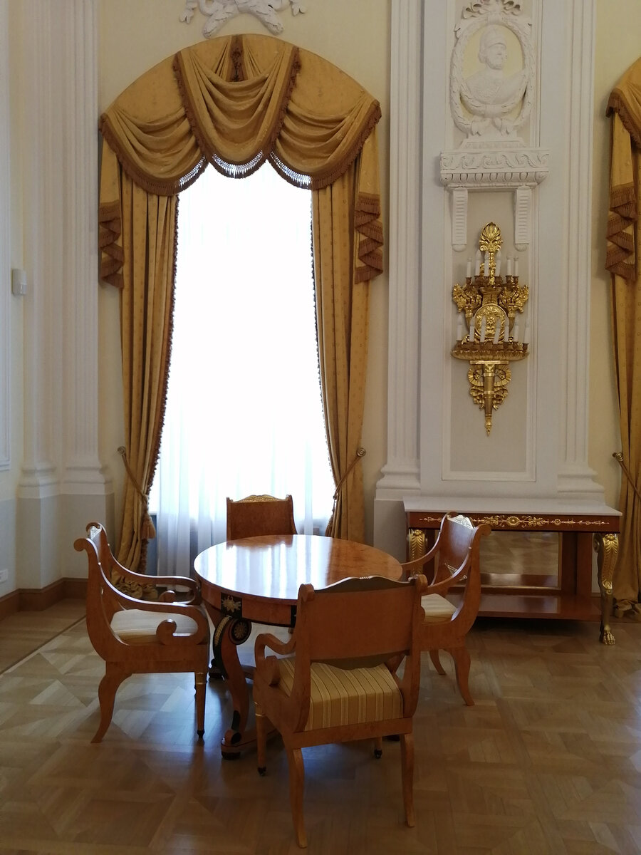 Золотая гостиная