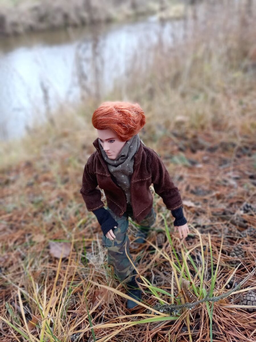 героически карабкается, чтобы не свалиться в Мезу