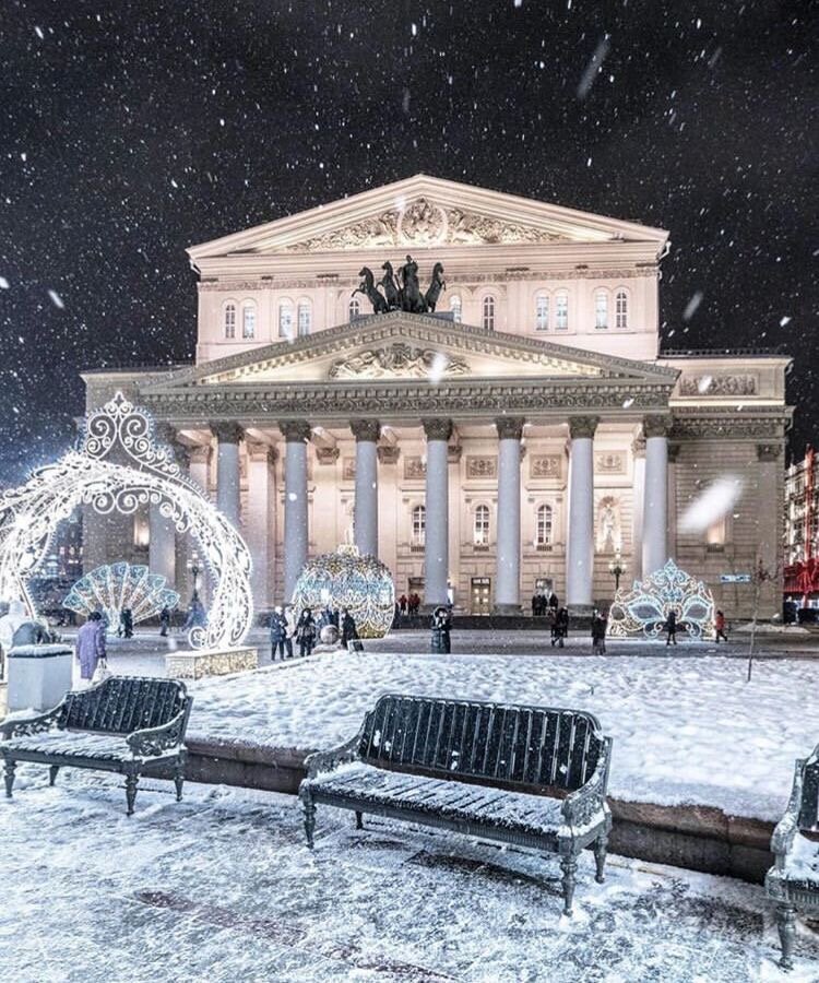 Куда сходить в москве на праздники