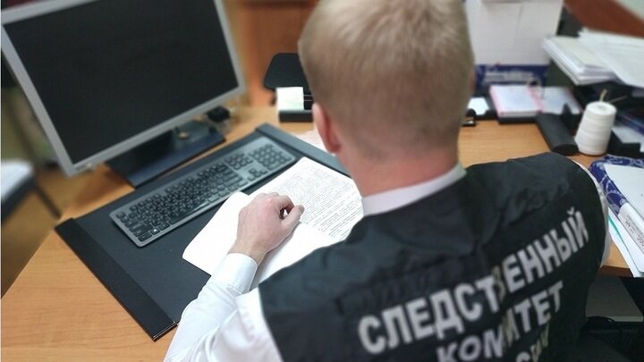 В Междуреченске у пятиэтажного дома съехала крыша. Фото: СК Кузбасса 