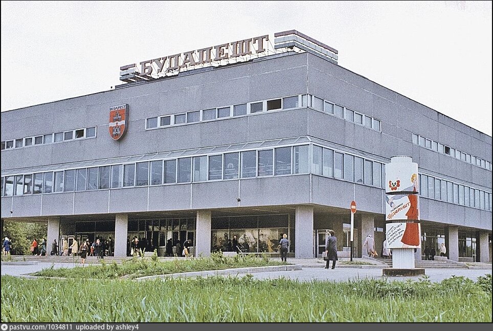 Ракурс чуть крупнее и в цвете, 1984. Это вид от Волгоградского проспекта. С сайта www.pastvu.com.