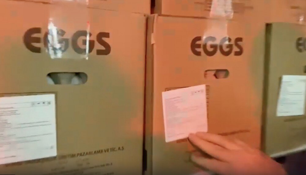 3 января в Россию ввезли первую партию куриных яиц из Турции. Импортную продукцию, которая должна сбалансировать спрос и предложение, показал Россельхознадзор.