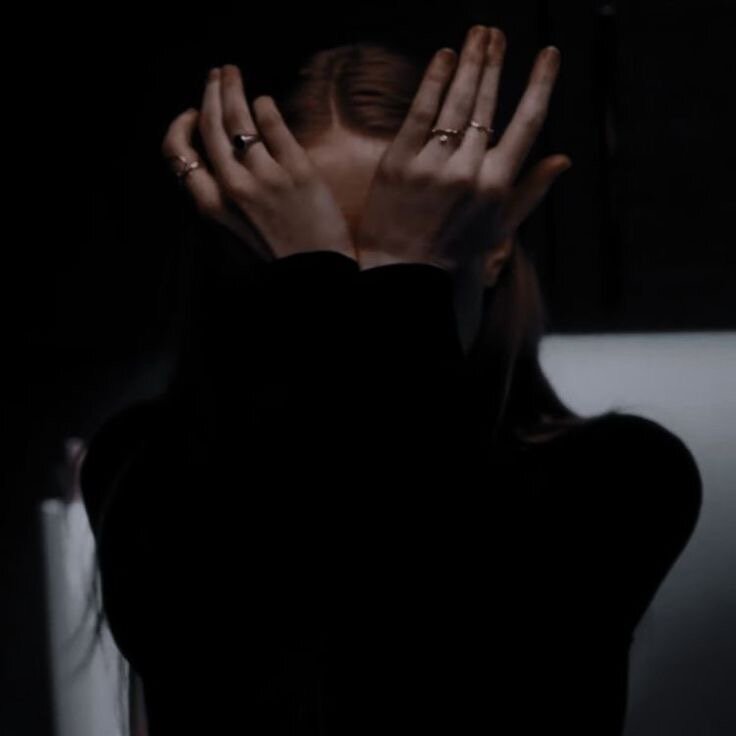 Депрессия – психическое расстройство, проявляющееся устойчивым снижением настроения, двигательной заторможенностью и нарушением мышления. 