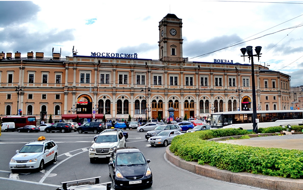 Файл:Moskovskiy rail terminal in SPB.jpg - Википедия