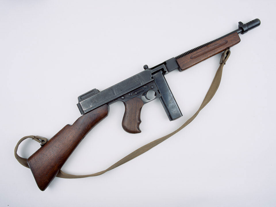 Пистолет-пулемет Томпсон М1928А1 выпуска 1939 года. Вид справа.