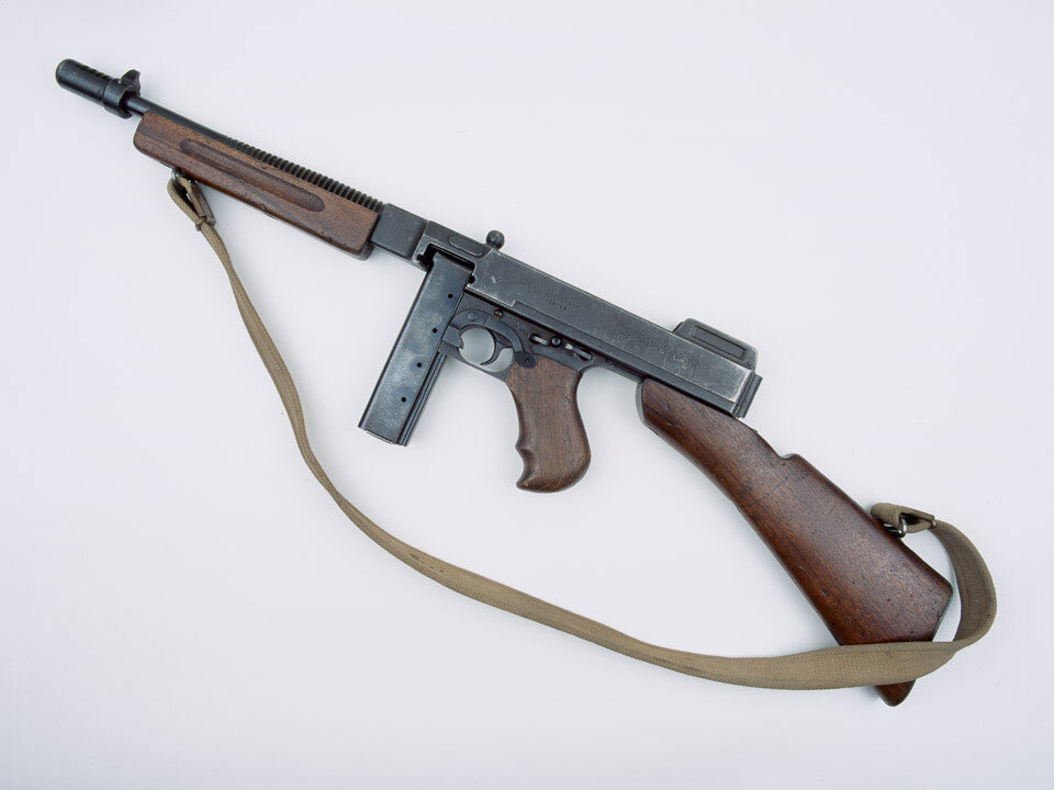 Пистолет-пулемет Томпсона М1928А1 выпуска 1939 года. Вид слева.
