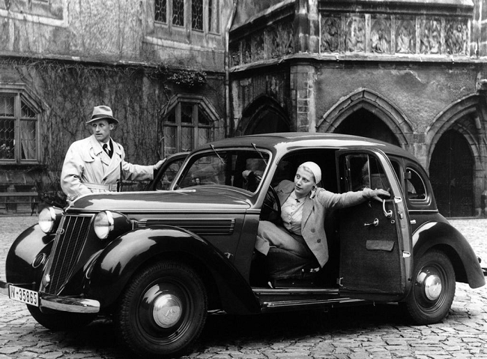 Девушка в машине