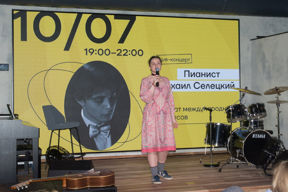 Поэтический "Фудмолл" в Ростове-на-Дону служит искусству и по совместительству -- гастро-корнером