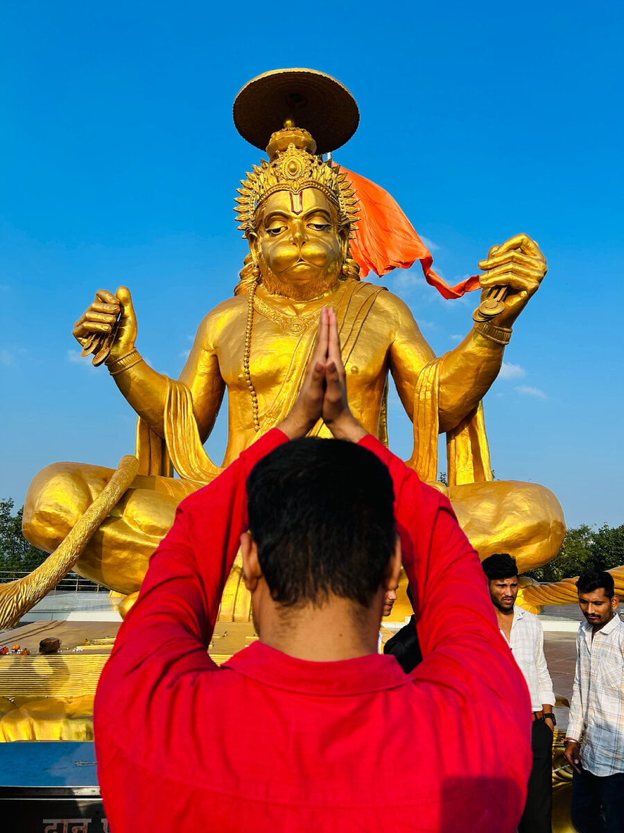 Статуя бога Ханумана