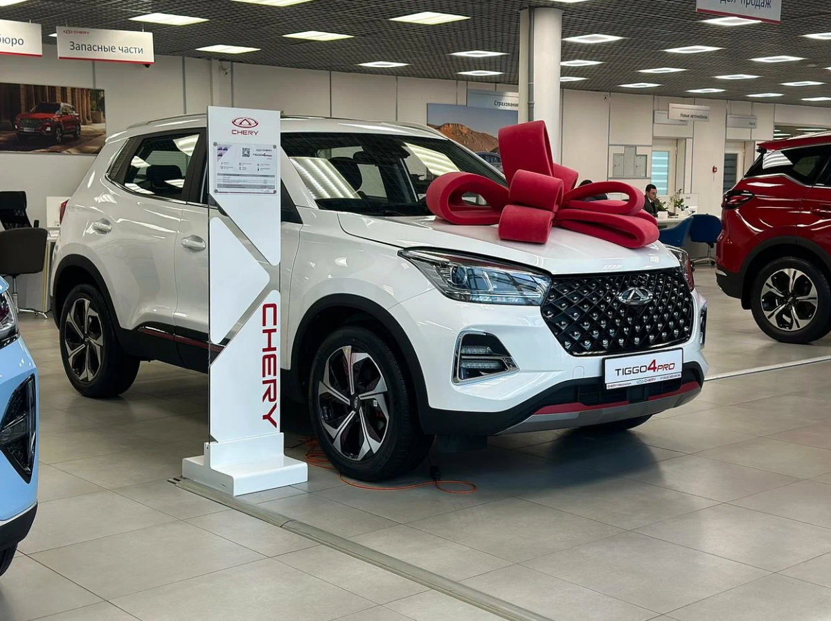 китайцы фото. какого китайца брать. какого китайца брать. какого китайца брать. китаец машина джили джили.