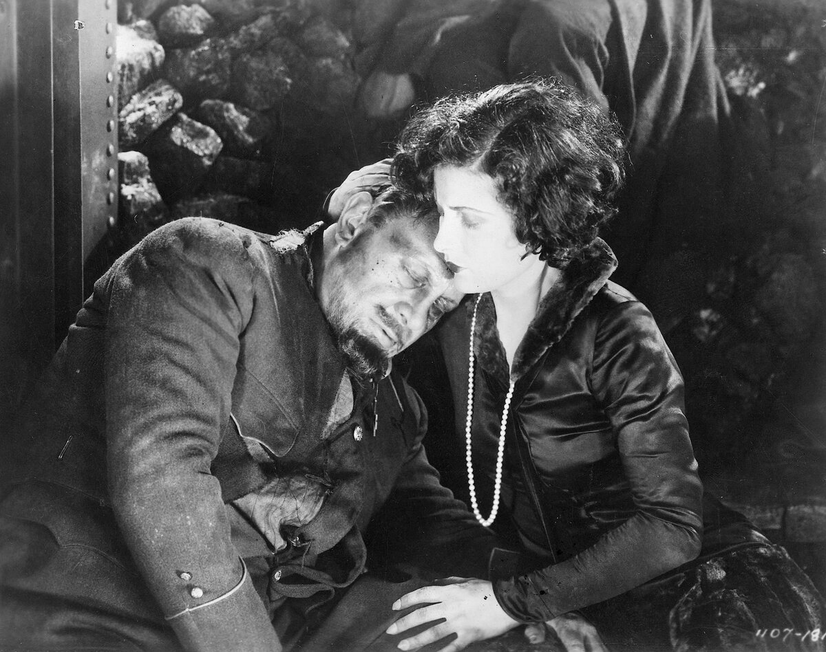 Актер Эмиль Яннингс и актриса Эвелин Брент в фильме Джозефа фон Штернберга «Последний приказ» (The Last Command)