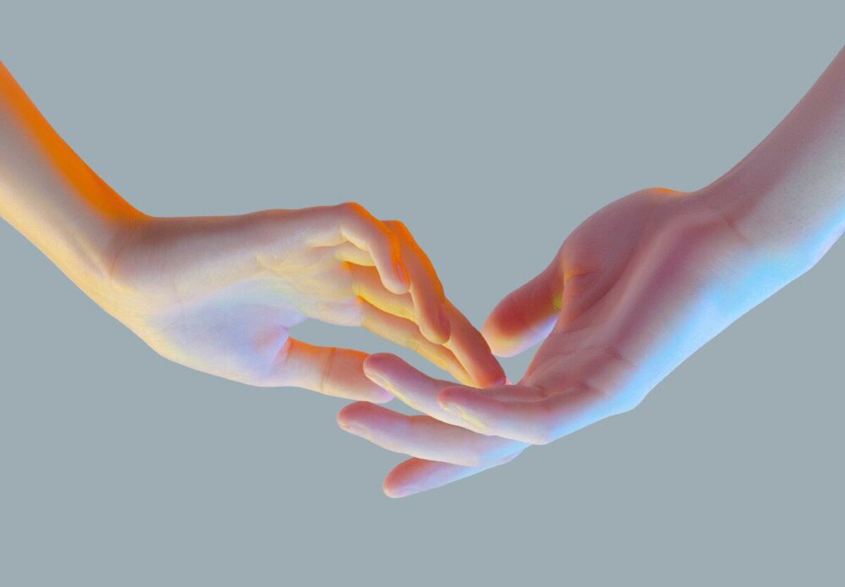 Руки Эстетика. Рука тянется. Прикосновение рук. Женская рука. Touch hold
