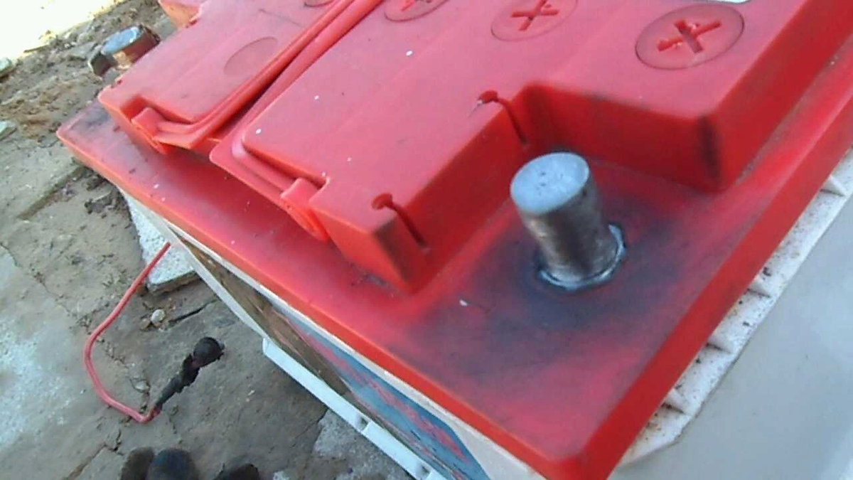 Аккумулятор volvo xc60 дизель. Ремонтные клеммы акб. Акб клемма зарядка. Клеммы аккумуляторные автомобильные на хундай солярис. Зарядка для аккумулятора авто.