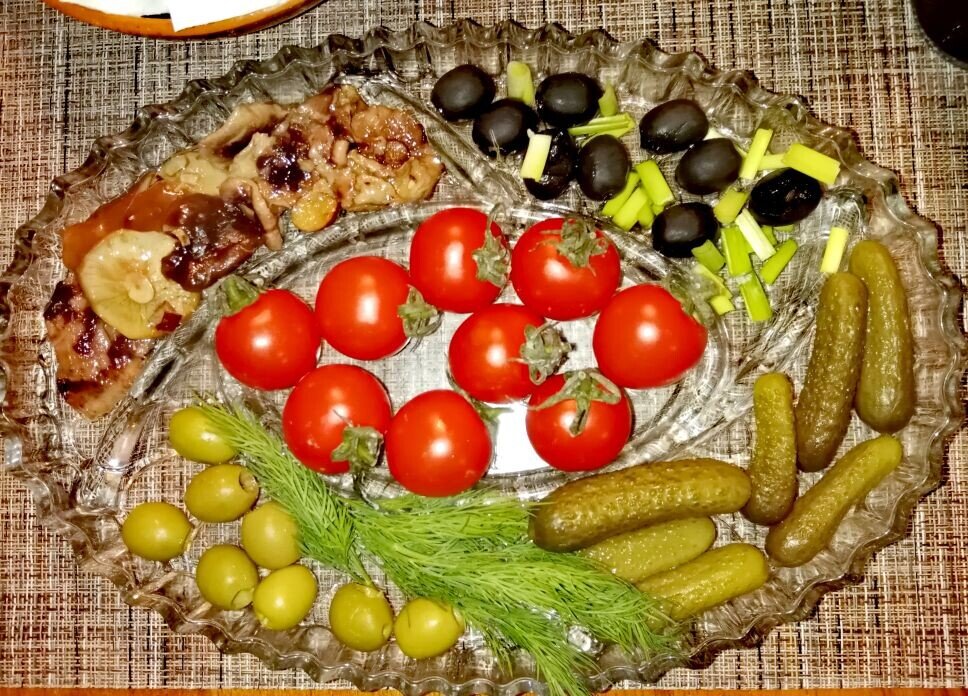 Заодно и моя новая менажница