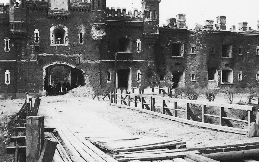 "С каждым годом ветеранов все меньше, но пока мы есть, мы будем рассказывать правду..."