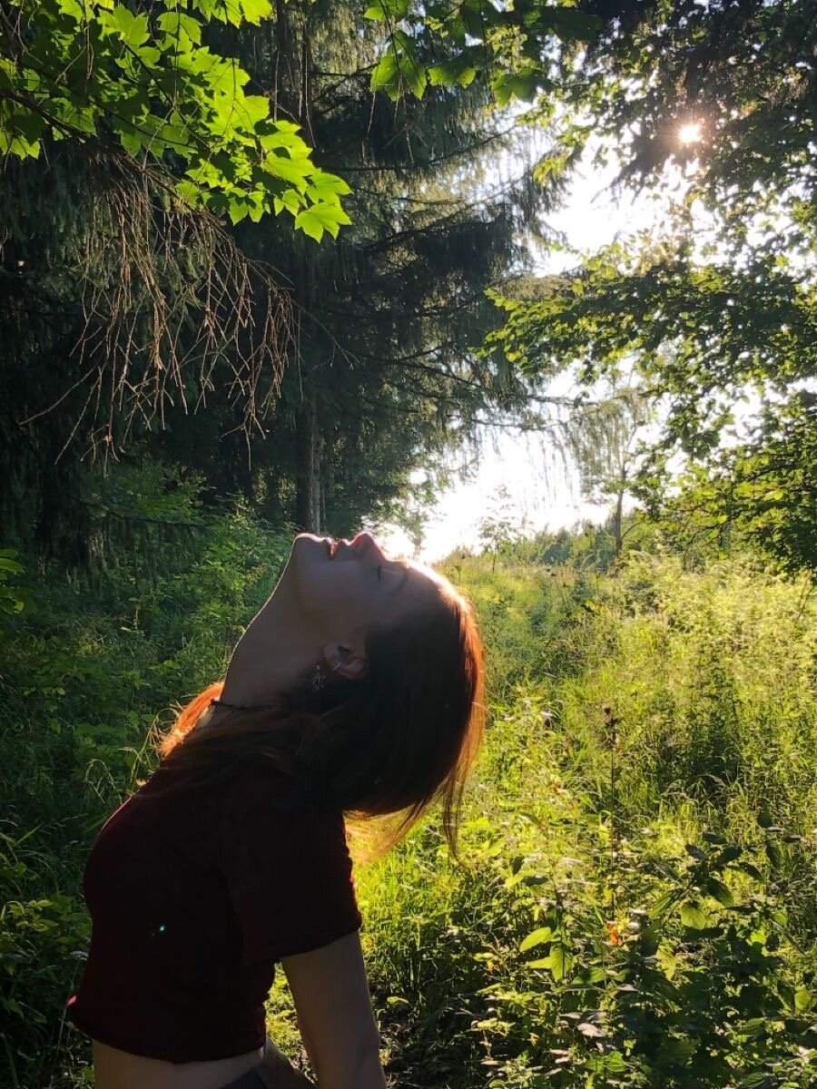 Девушка на природе.