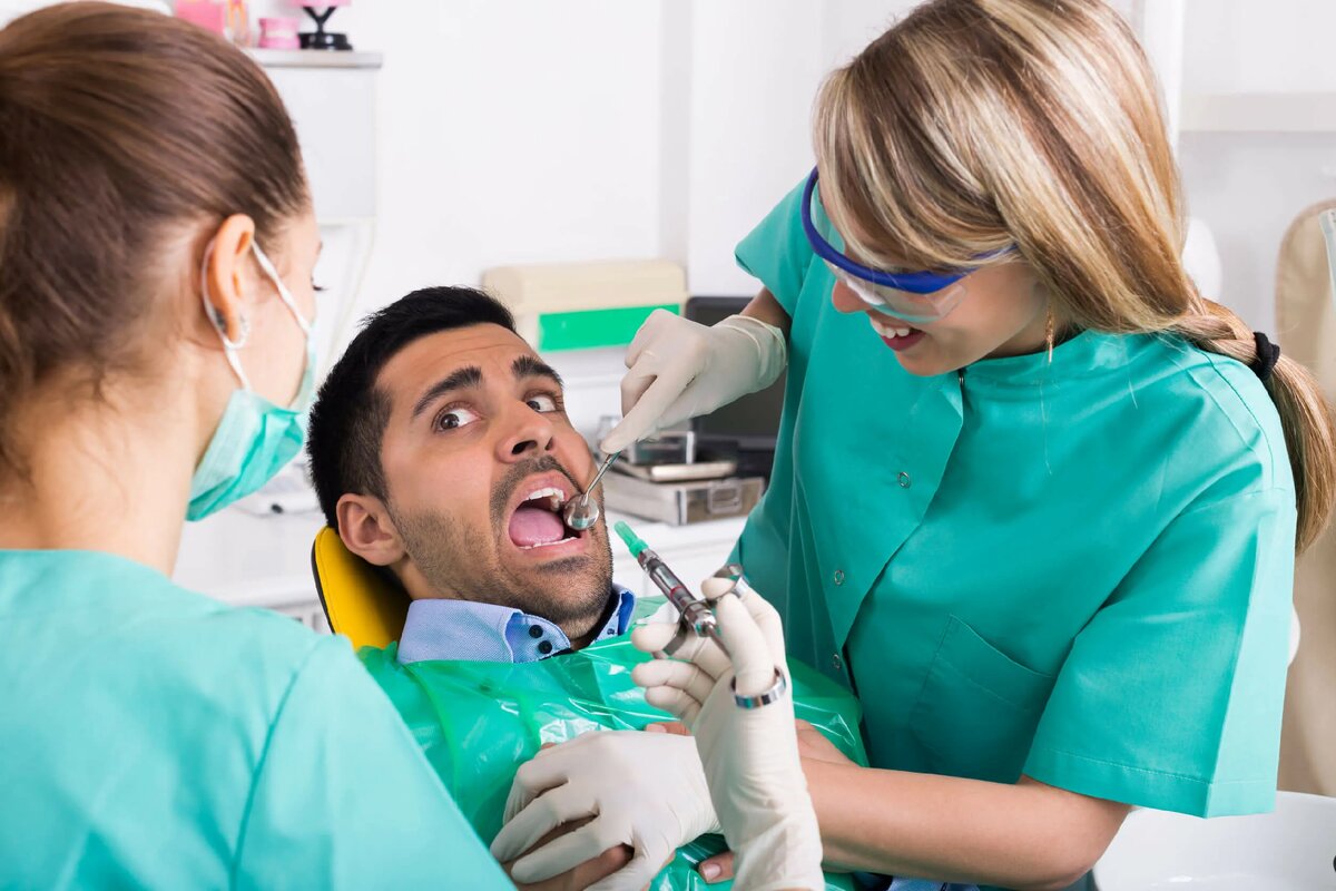 Почему я стал стоматологом. Пациент в стоматологическом кресле. Стоматолог мужчина. Боязнь стоматологов.