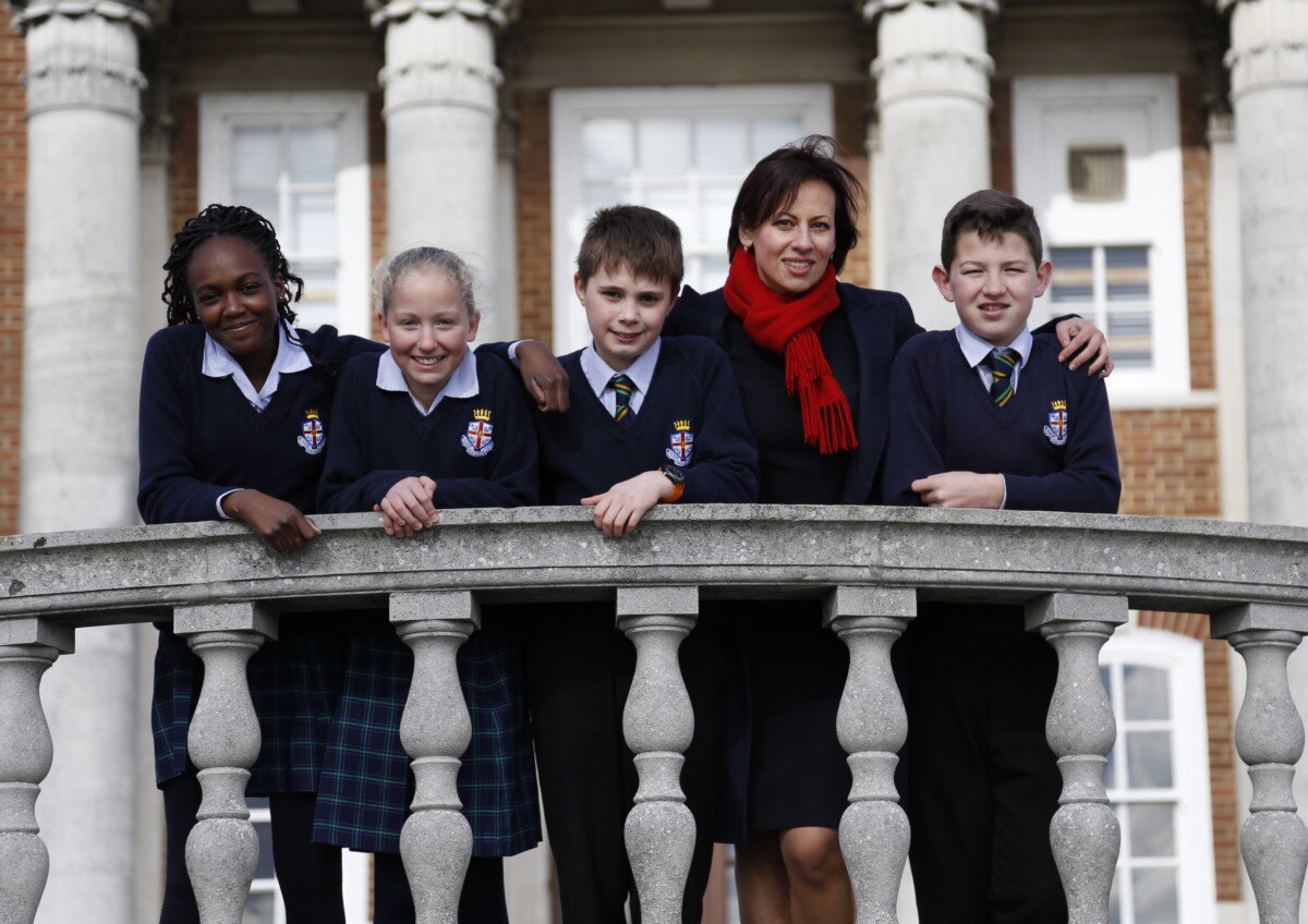 State school in britain. Система образования в Великобритании средняя школа. Общеобразовательная школа в Великобритании. Послешкольное образование в Великобритании. Старшая школа в Великобритании.