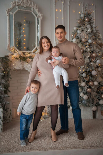    Марина и Данил БЕЛОВЫ с детьми