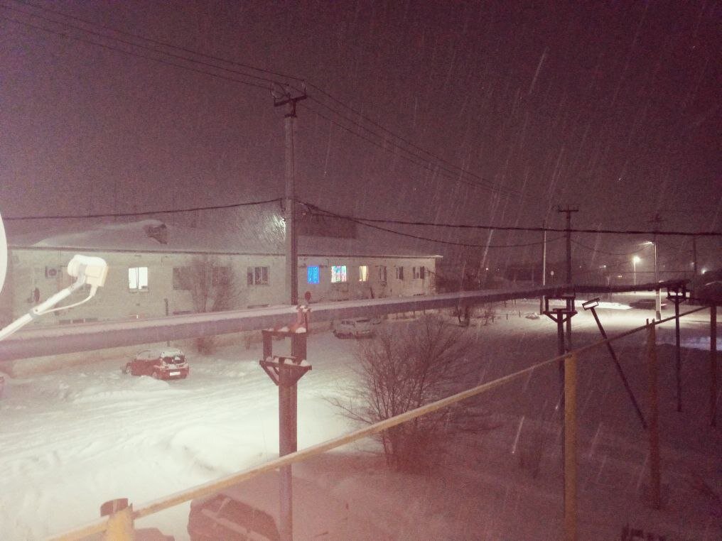 Дороги чистить не успевали 