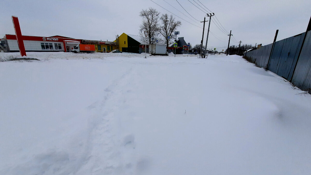 В магазин сегодня пробиралась через сугробы 