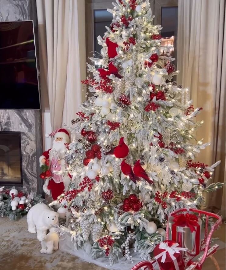 На фото елка Ксюши Бородиной