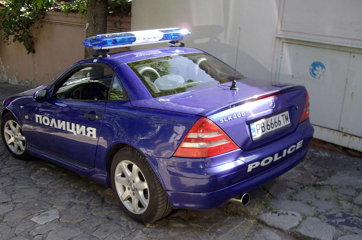 Полицейские машины Болгарии. Автомобили полиции Болгарии. Полицейский автомобиль Болгария. Синяя полицейская машина