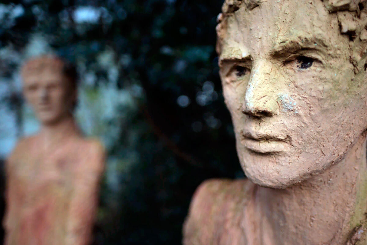 Суровый внутренний критик часто подталкивает в объятия нарцисса 