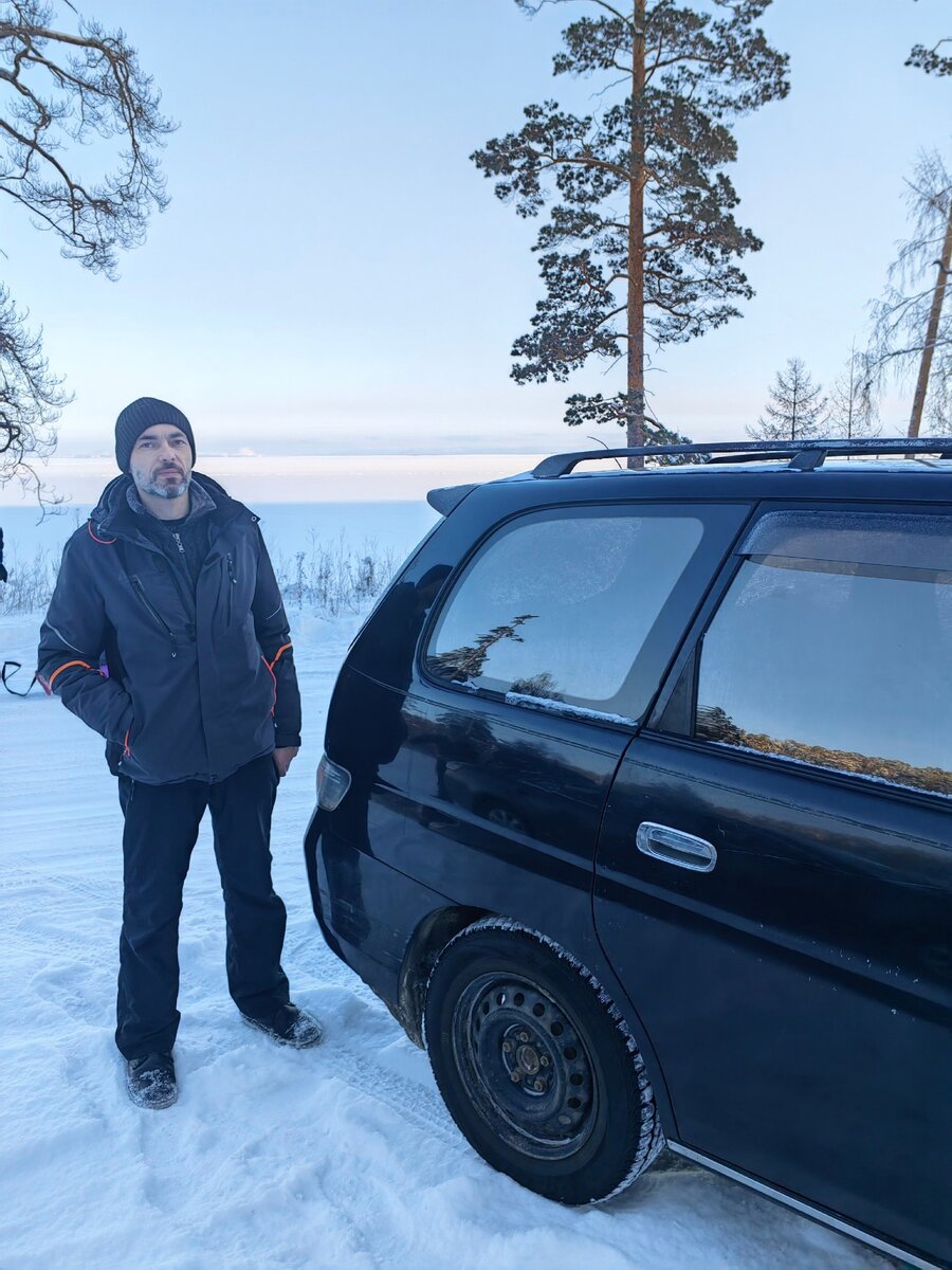 Сергей со своей Toyota Gaia. Фото сделано в городе Братске Иркутской области