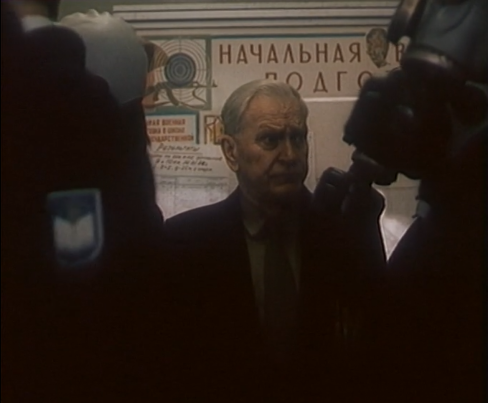 Геннадий Иванович - преподаватель НВП школы №819 (кадр из фильма)