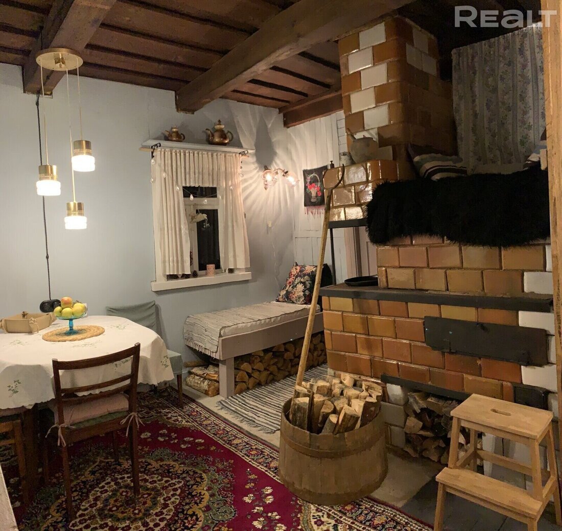 Дома в белоруссии. Желтый деревенский дом. Желто голубой дом. Беларусь деревня. Белокорец беларусь.