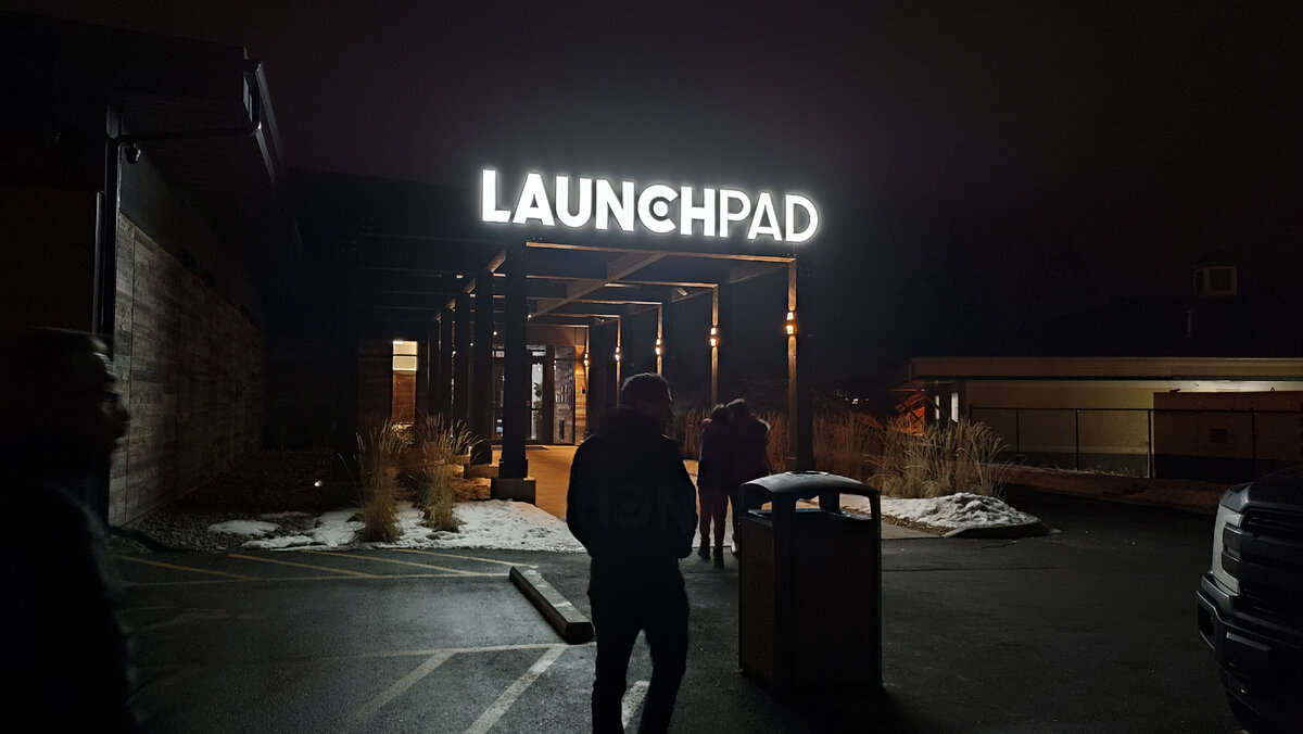 Приехали на гольф уже было темно