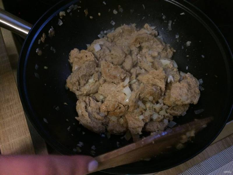 Рубленый бифштекс из соевого мяса, не сказал бы что это выглядит аппетитно.