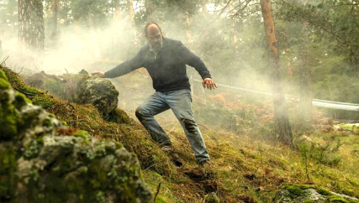 Терпите, сеньор Тосар: уж коли стали одним из самых популярных киноактеров своей страны, теперь до старости лет будете экранной акробатикой заниматься. 