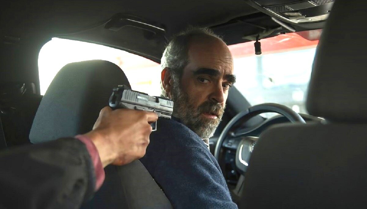 А можно ли вот так, навскидку, вспомнить хоть одно кино про таксиста, который не влипал бы на своей работе в жесткач? Ну кроме "Трех тополей на Плющихе" разве что.