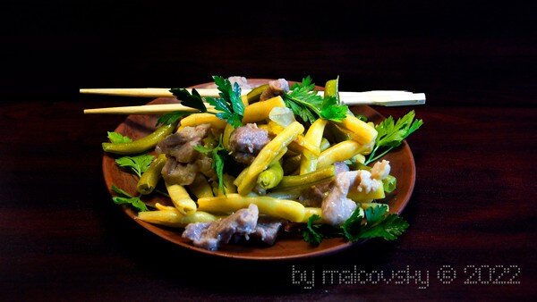 Свинина со стручковой фасолью по-китайски.