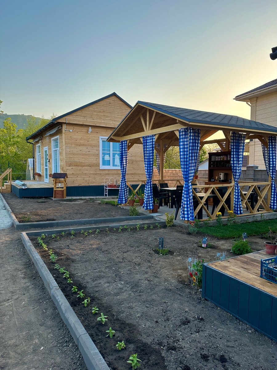 Цветочная ферма "Маленький сад" в предгорьях Алматы