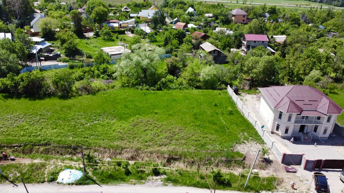 Вид участка цветочной фермы сверху