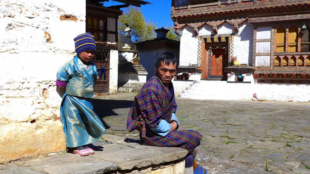 Цар бутан прогноз. Жизнь в бутане. Бутан бедность. Бутан люди. Бутан дети.