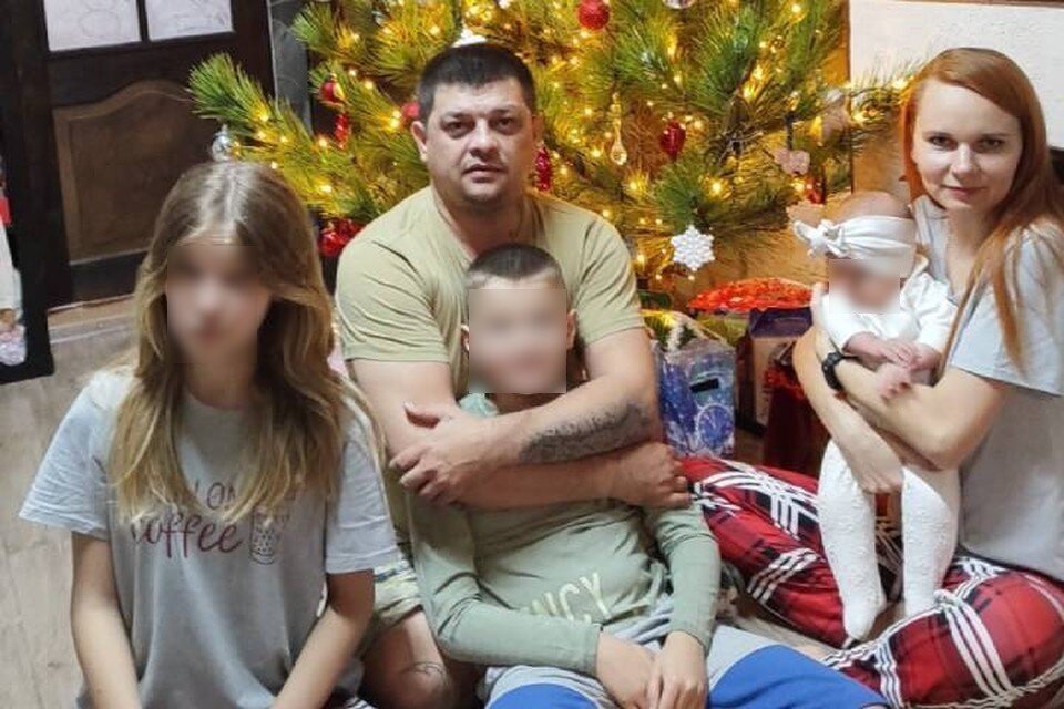    Артем Соловьев с семьей готовятся к встрече Нового года. Фото: из архива семьи