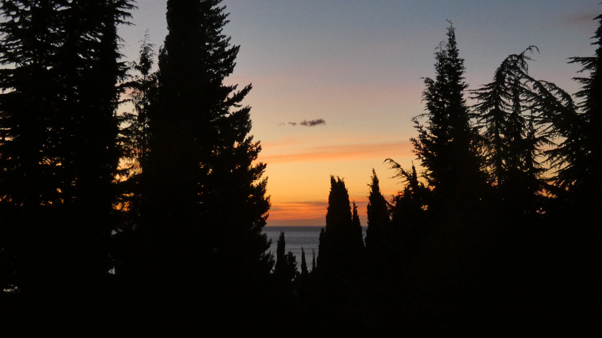 Закат 25 декабря 2023. Листайте, чтобы увидеть рассвет на следующее утро