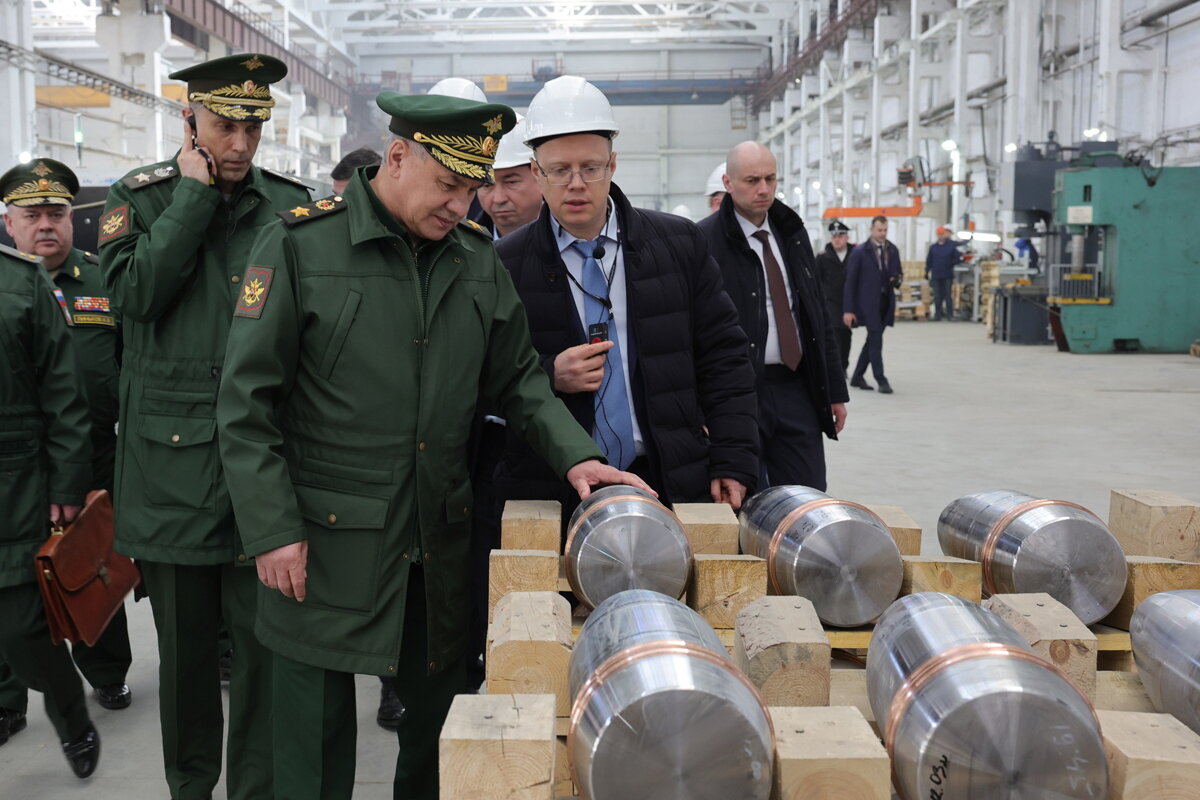 Сергей Шойгу лично проверил в Челябинске качество гособоронзаказа.  Фото: Минобороны РФ