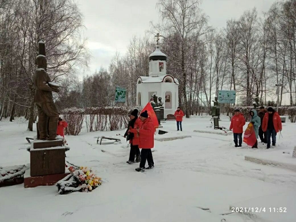 Поселок памятники