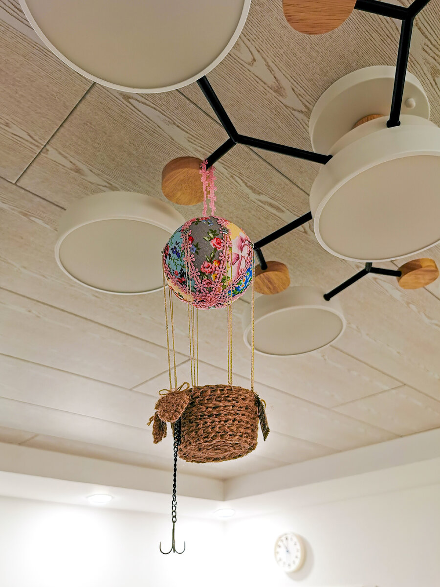 Подарок на потолке