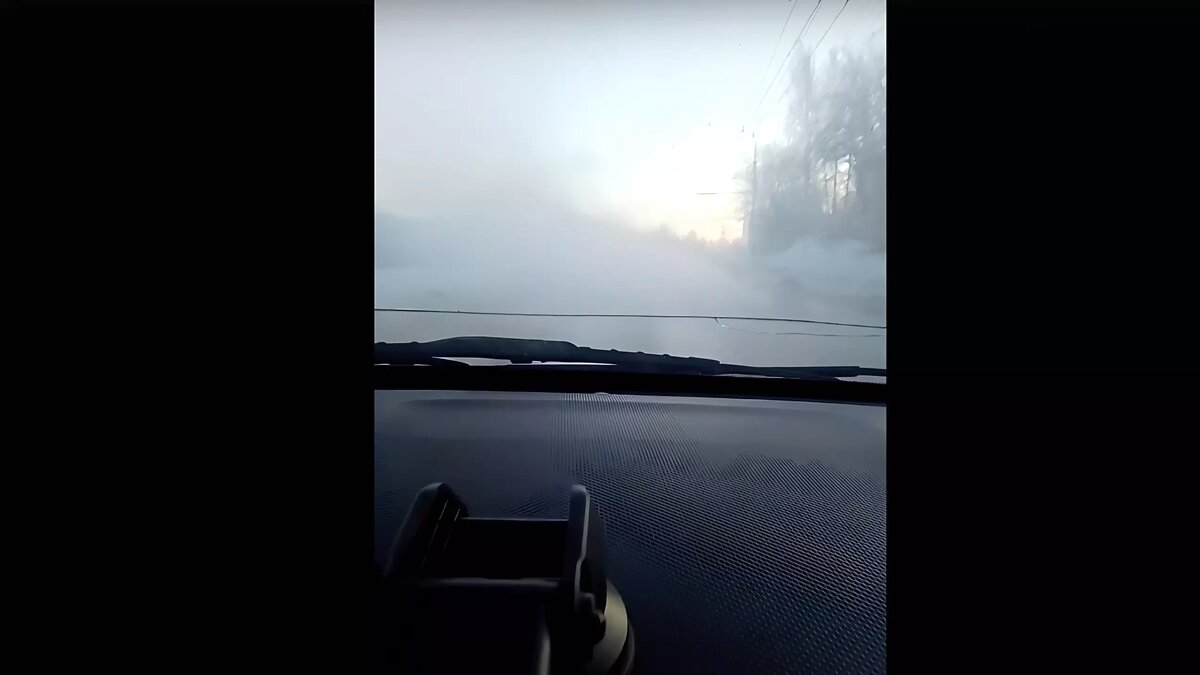     На проезжей части начали образовываться наледи, об этом в сети пишут автомобилисты.